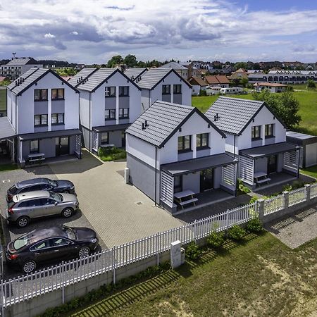 Frajda Domki - Apartamenty 6-Osobowe - Salon I Dwie Sypialnie Oraz Studia 4-Osobowe - Pokoj Z Aneksem Kuchennym Ревал Екстериор снимка