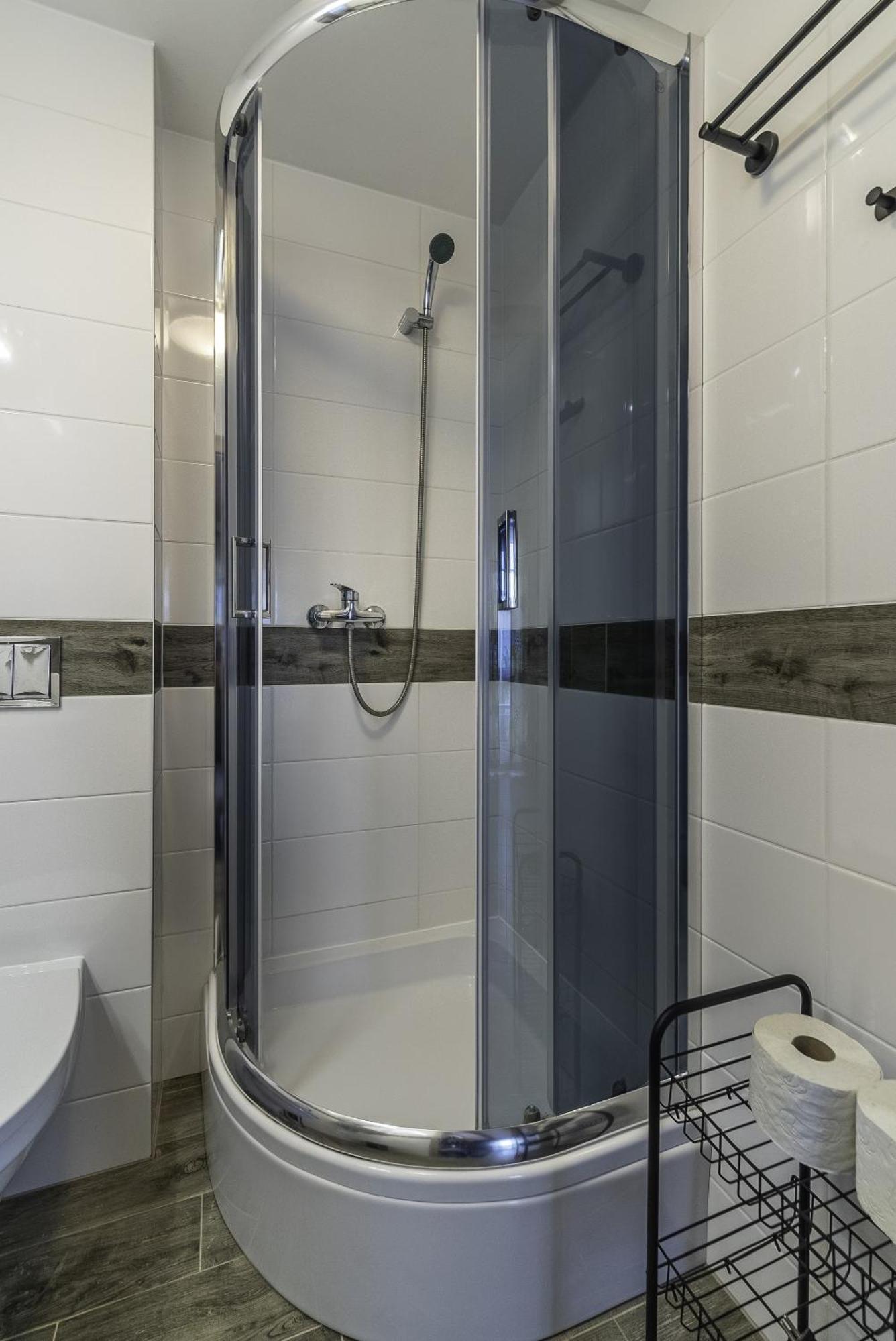 Frajda Domki - Apartamenty 6-Osobowe - Salon I Dwie Sypialnie Oraz Studia 4-Osobowe - Pokoj Z Aneksem Kuchennym Ревал Екстериор снимка