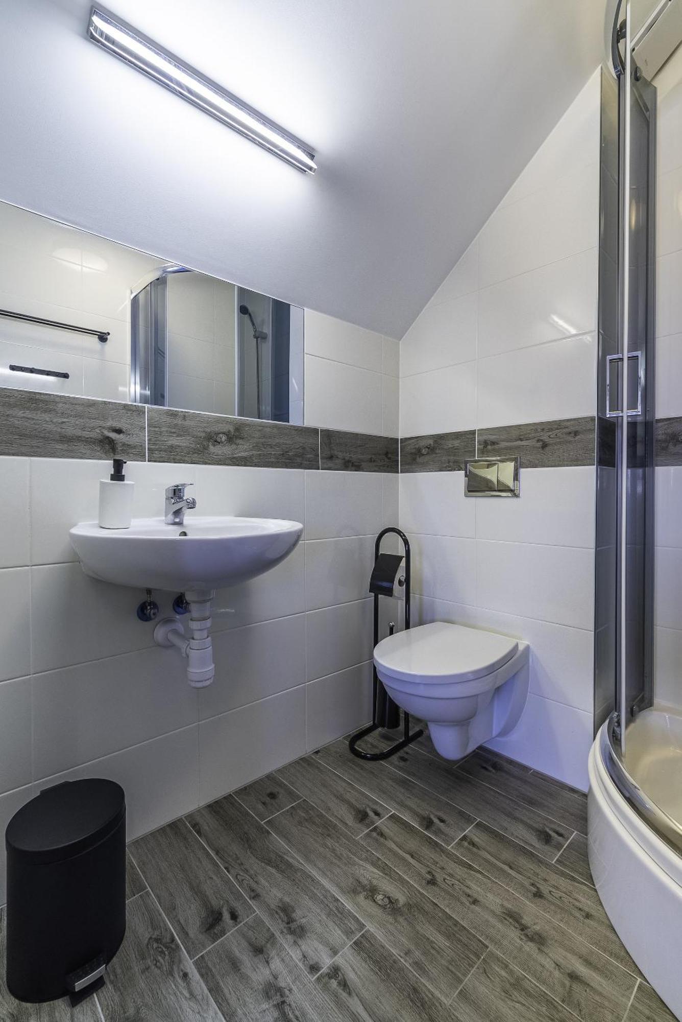 Frajda Domki - Apartamenty 6-Osobowe - Salon I Dwie Sypialnie Oraz Studia 4-Osobowe - Pokoj Z Aneksem Kuchennym Ревал Екстериор снимка