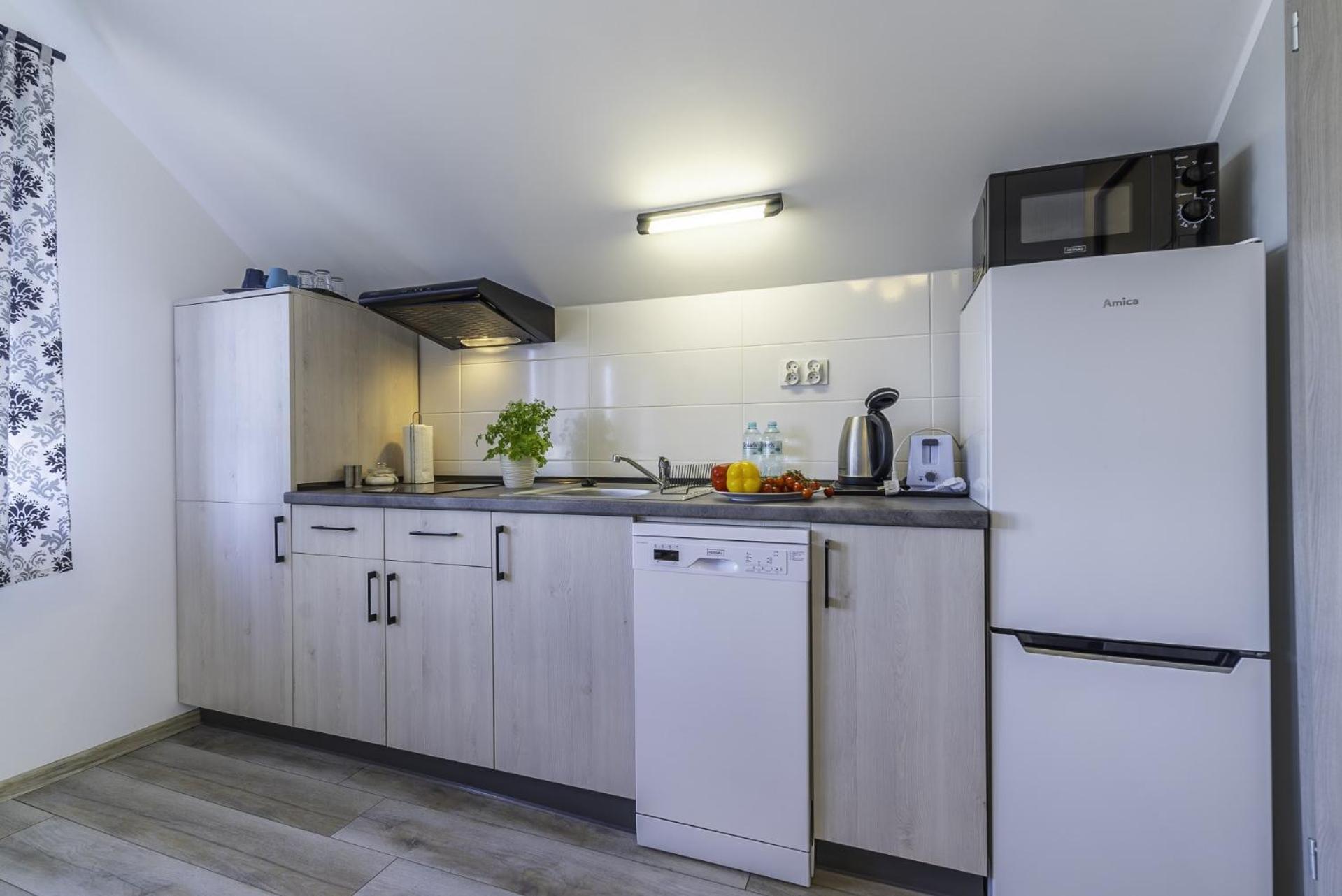 Frajda Domki - Apartamenty 6-Osobowe - Salon I Dwie Sypialnie Oraz Studia 4-Osobowe - Pokoj Z Aneksem Kuchennym Ревал Екстериор снимка