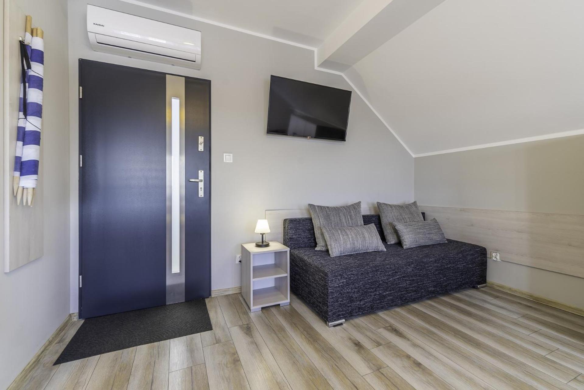 Frajda Domki - Apartamenty 6-Osobowe - Salon I Dwie Sypialnie Oraz Studia 4-Osobowe - Pokoj Z Aneksem Kuchennym Ревал Екстериор снимка
