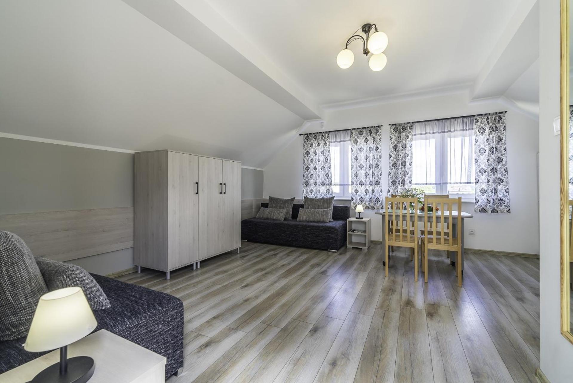 Frajda Domki - Apartamenty 6-Osobowe - Salon I Dwie Sypialnie Oraz Studia 4-Osobowe - Pokoj Z Aneksem Kuchennym Ревал Екстериор снимка