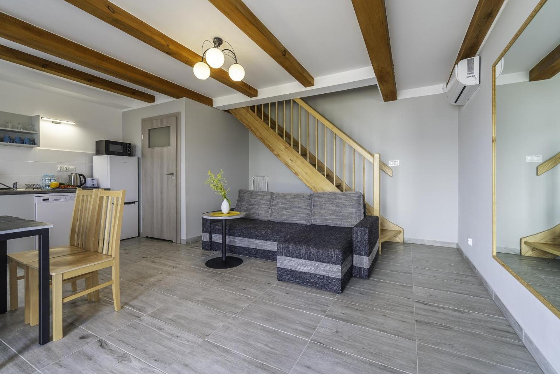 Frajda Domki - Apartamenty 6-Osobowe - Salon I Dwie Sypialnie Oraz Studia 4-Osobowe - Pokoj Z Aneksem Kuchennym Ревал Екстериор снимка