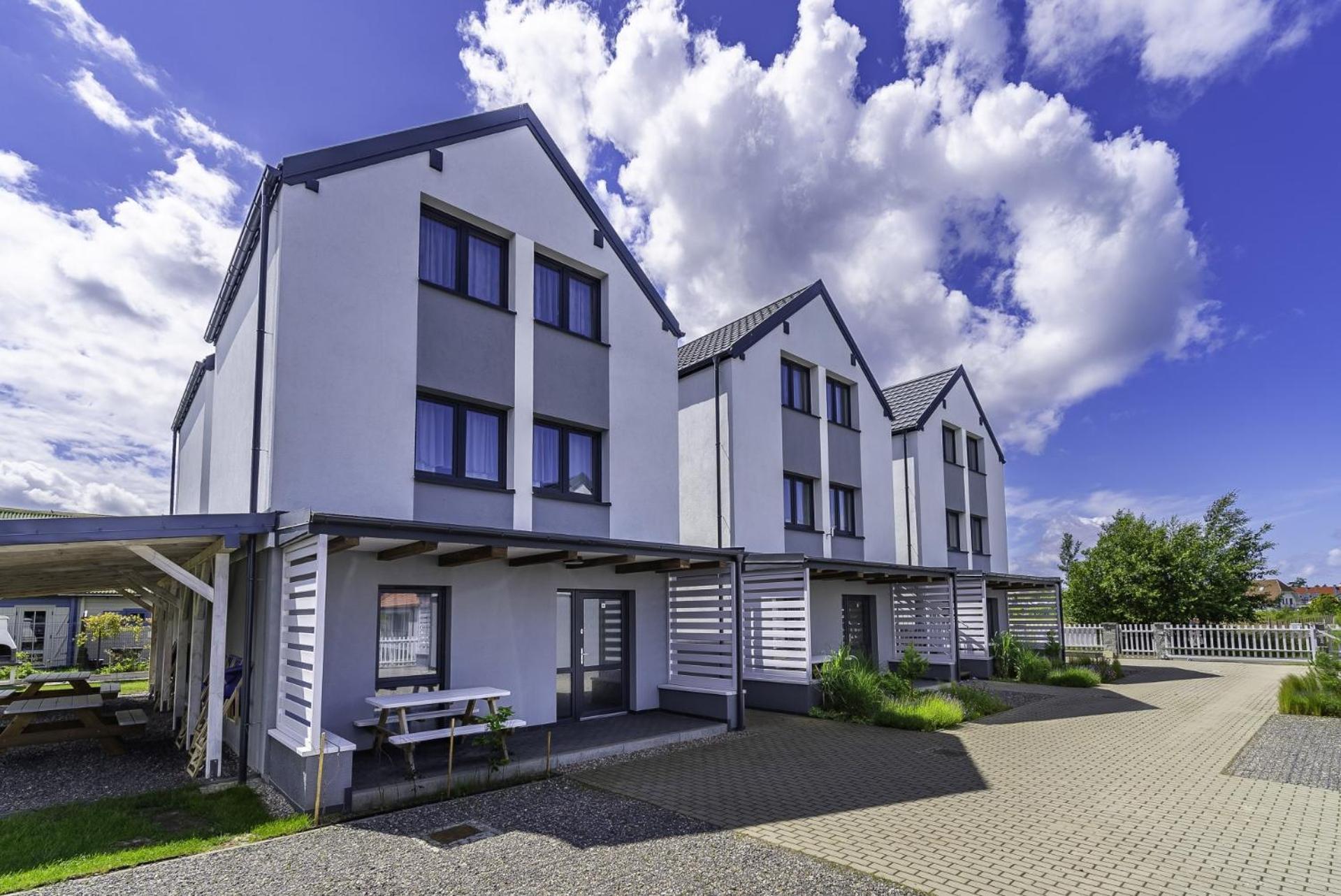 Frajda Domki - Apartamenty 6-Osobowe - Salon I Dwie Sypialnie Oraz Studia 4-Osobowe - Pokoj Z Aneksem Kuchennym Ревал Екстериор снимка